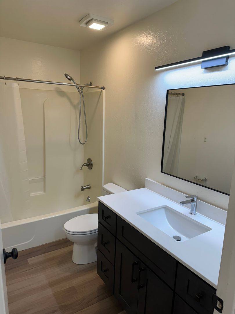 Apartment for rent at 300 30th St, Richmond, CA 94804