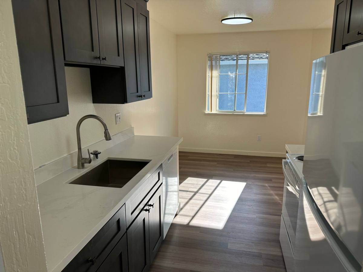 Apartment for rent at 300 30th St, Richmond, CA 94804
