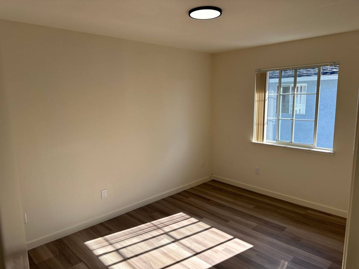 Apartment for rent at 300 30th St, Richmond, CA 94804