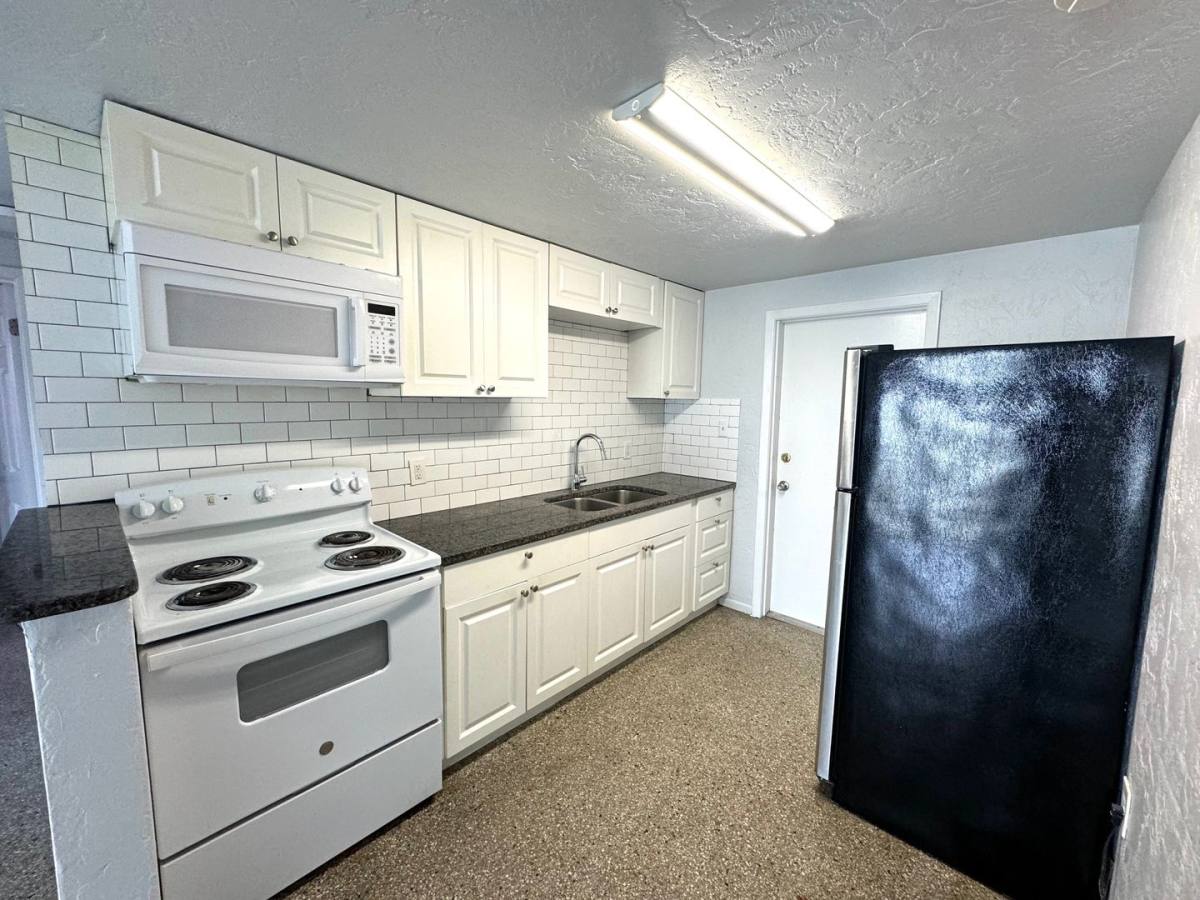 Apartment for rent at 321 9th St Dr W, Palmetto, FL 34221