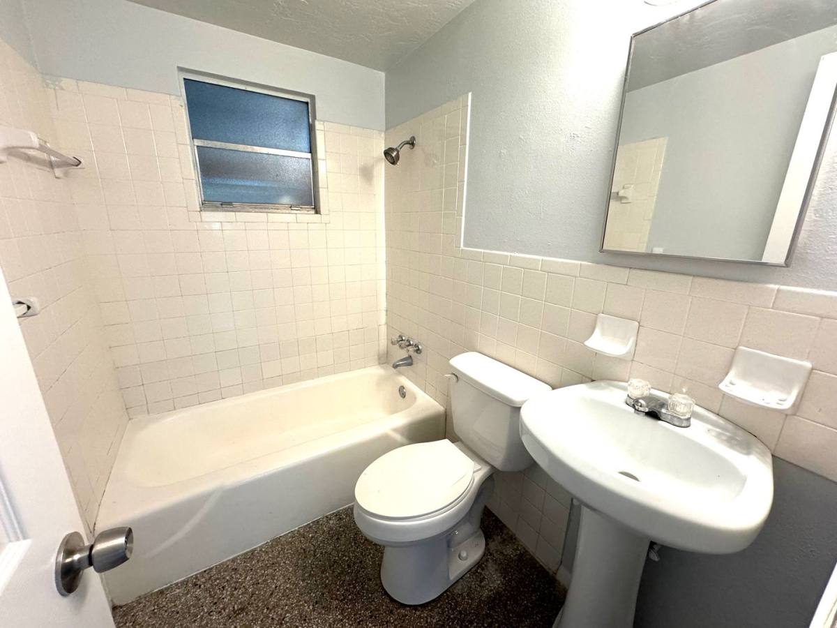 Apartment for rent at 321 9th St Dr W, Palmetto, FL 34221