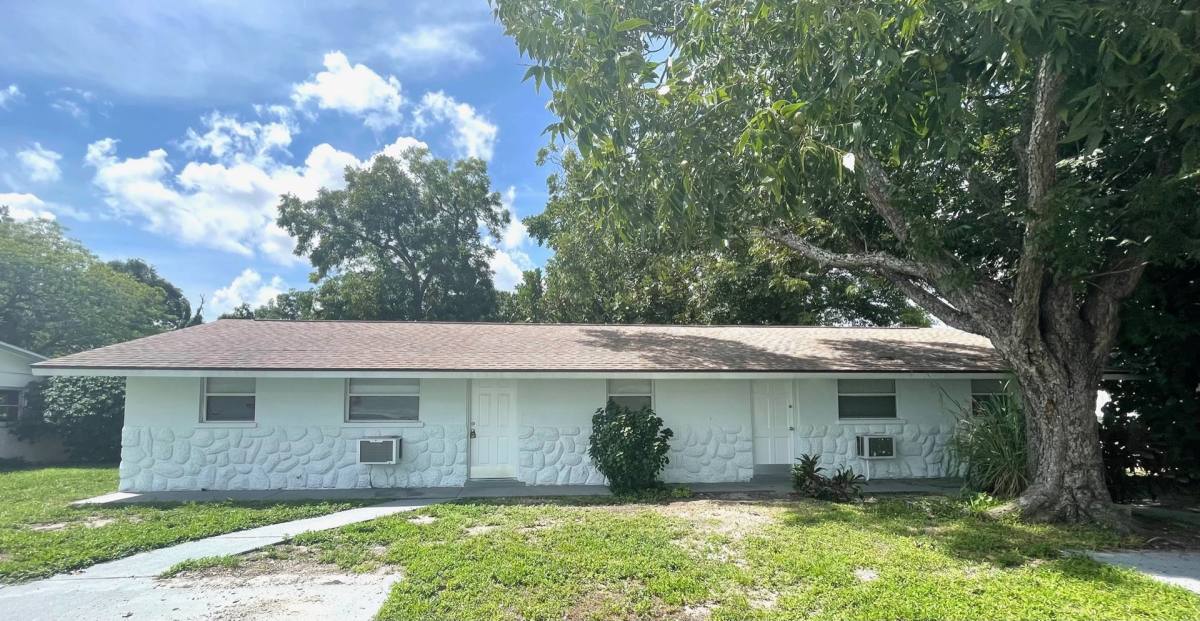 Apartment for rent at 321 9th St Dr W, Palmetto, FL 34221