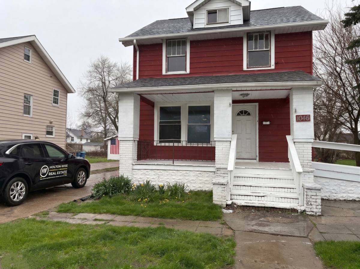 House for rent at 1046 W 21st St, Lorain, OH 44052