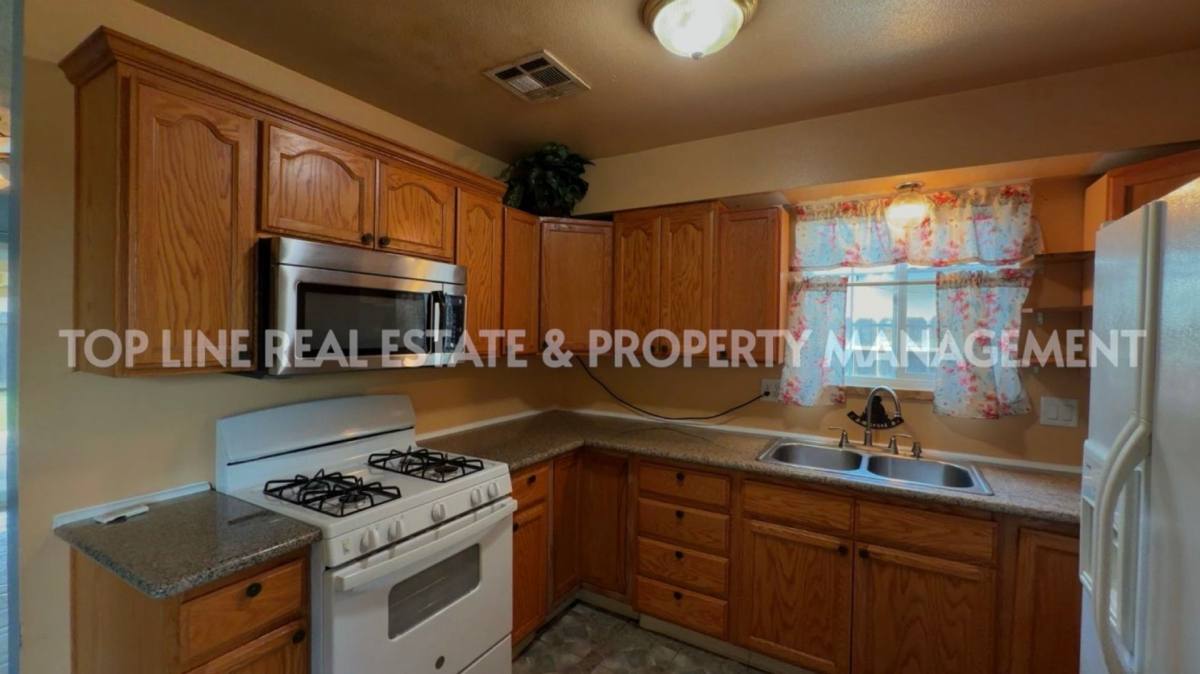 House for rent at 1737 W Buena Vista, Visalia, CA 93291