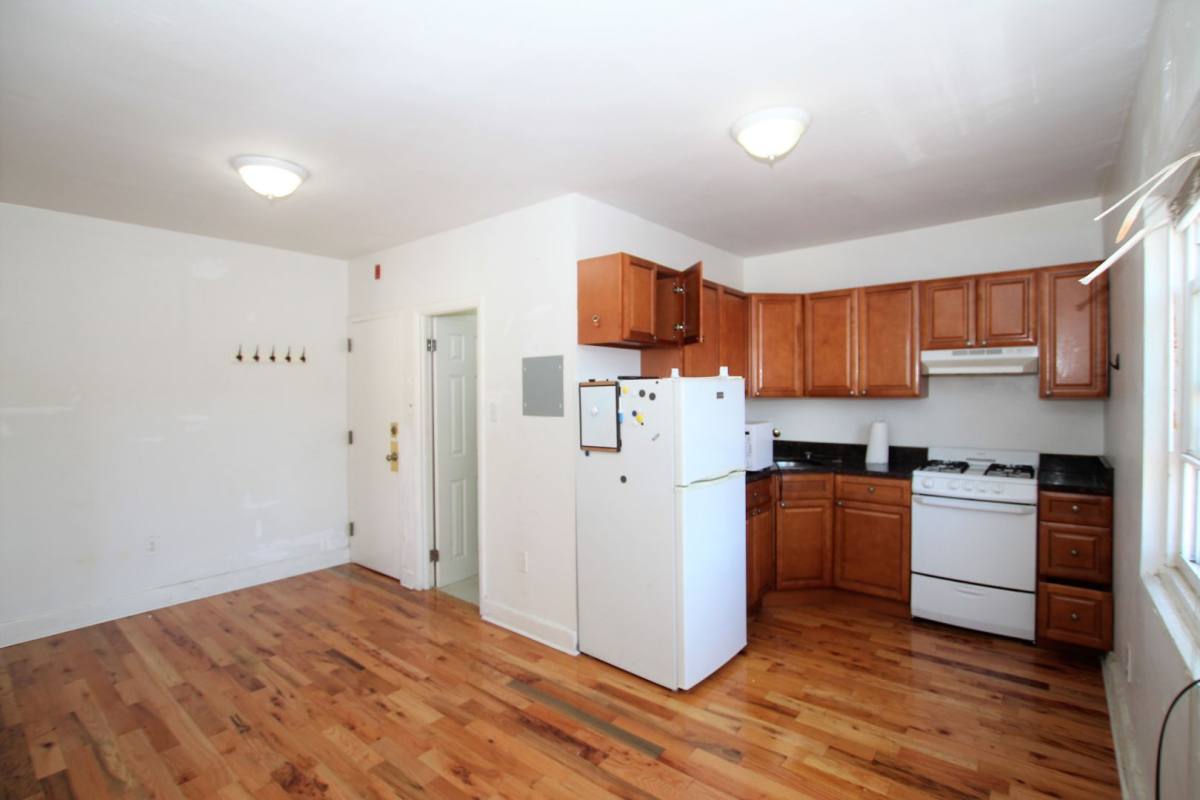 Apartment for rent at 1633 S 6th St, Philadelphia, PA 19148