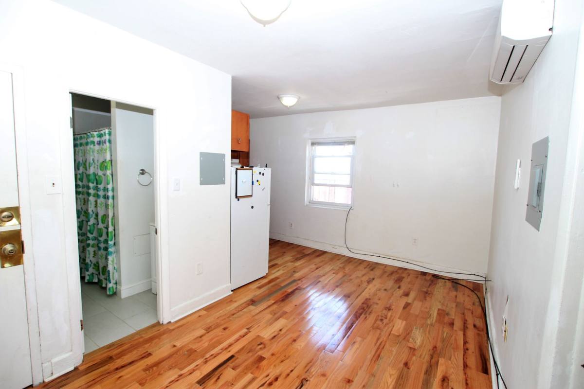 Apartment for rent at 1633 S 6th St, Philadelphia, PA 19148