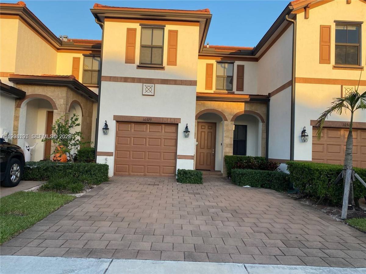 Townhouse for rent at 10323 W 34th Lane, Hialeah, FL 33018