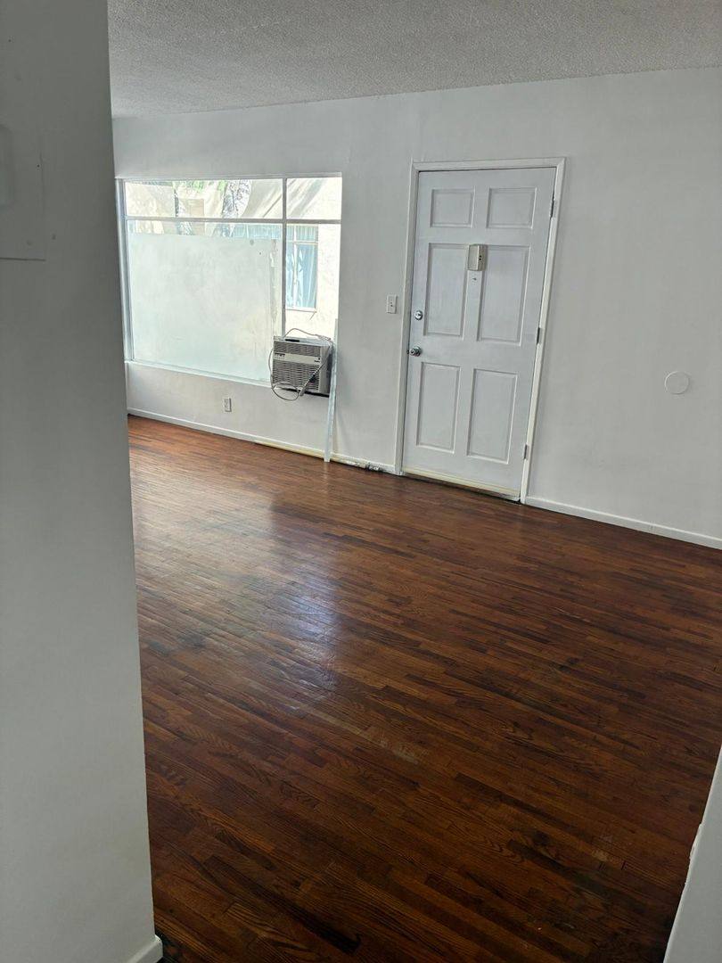 Apartment for rent at 4555 W 1st St, Los Angeles, CA 90004