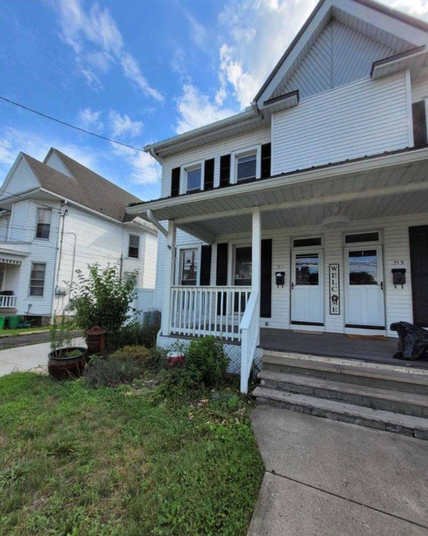 Apartment for rent at 211-213 Montgomery Ave, Pittston, PA 18643