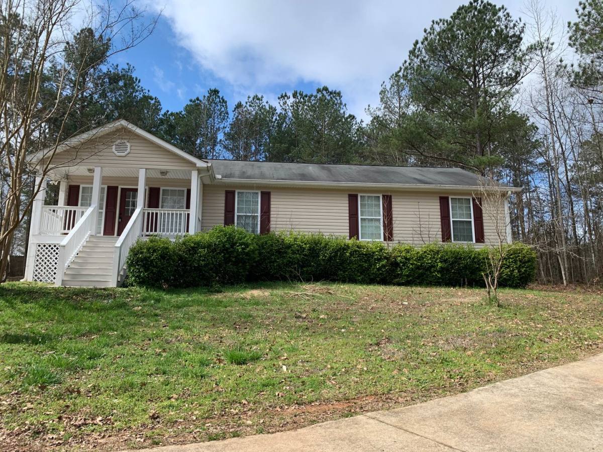House for rent at 7290 Highway, Douglasville, GA 30135