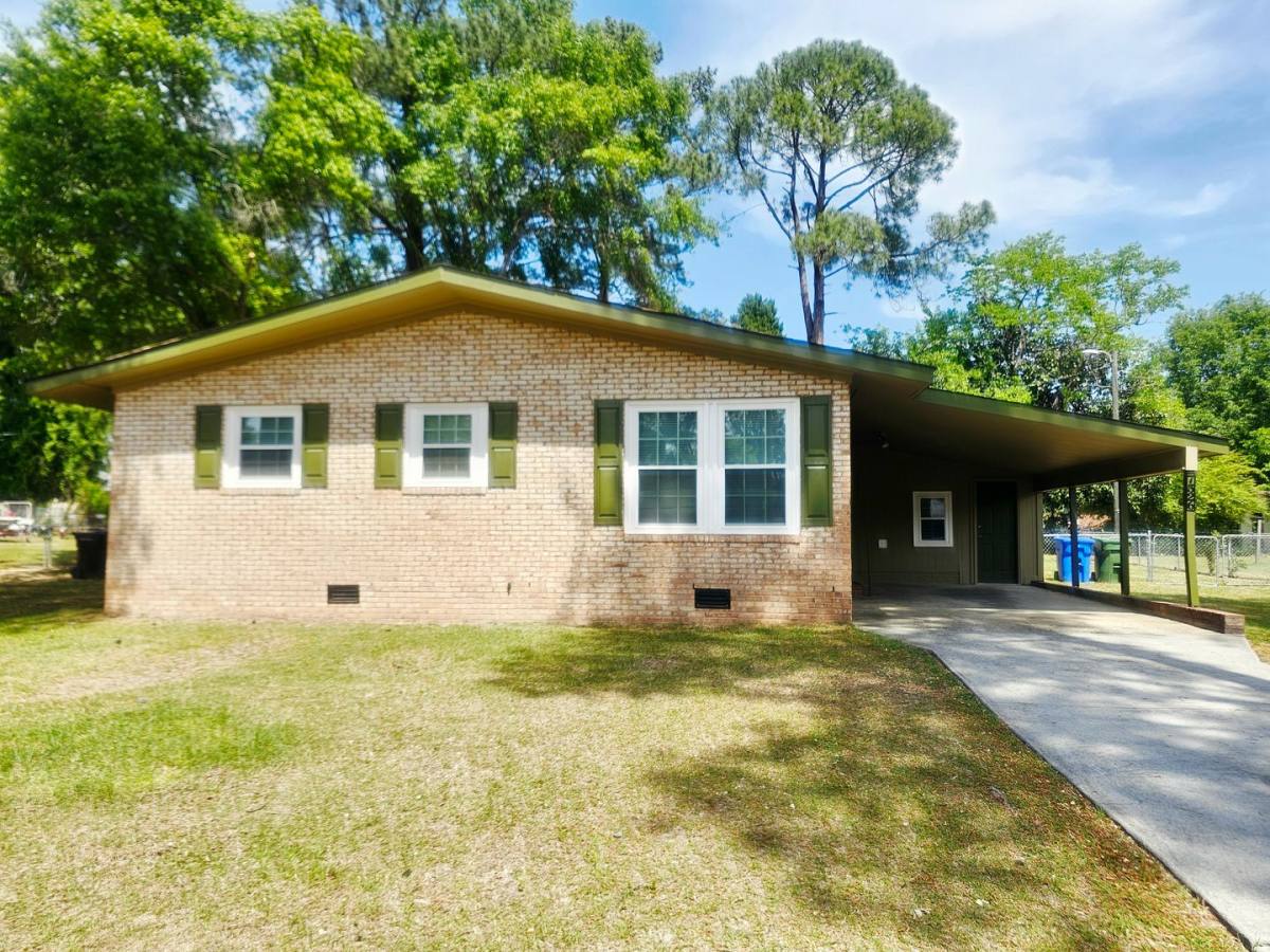 House for rent at 7526 Bridgeman Dr, Fayetteville, NC 28303