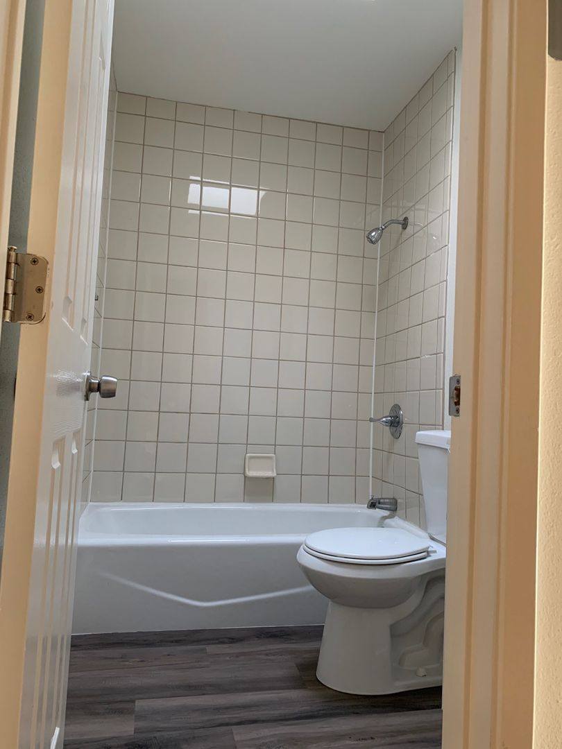 Apartment for rent at 7067 Hawthorn Ave, Los Angeles, CA 90028