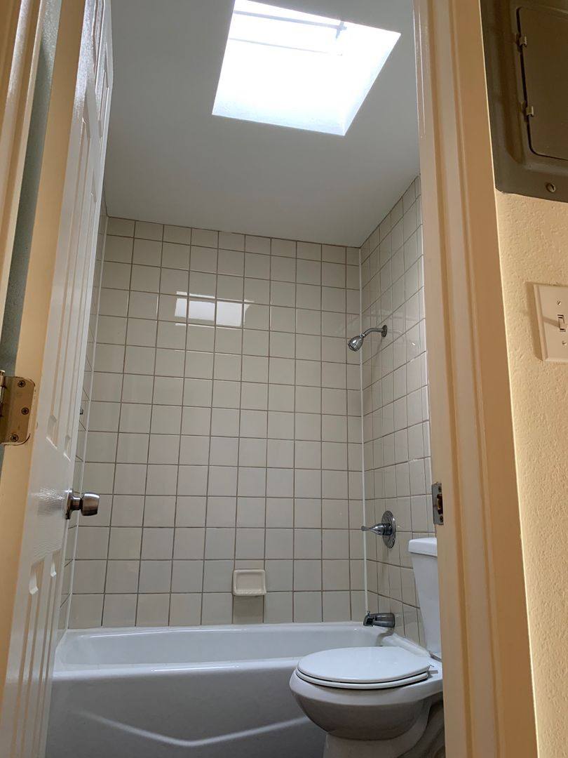 Apartment for rent at 7067 Hawthorn Ave, Los Angeles, CA 90028