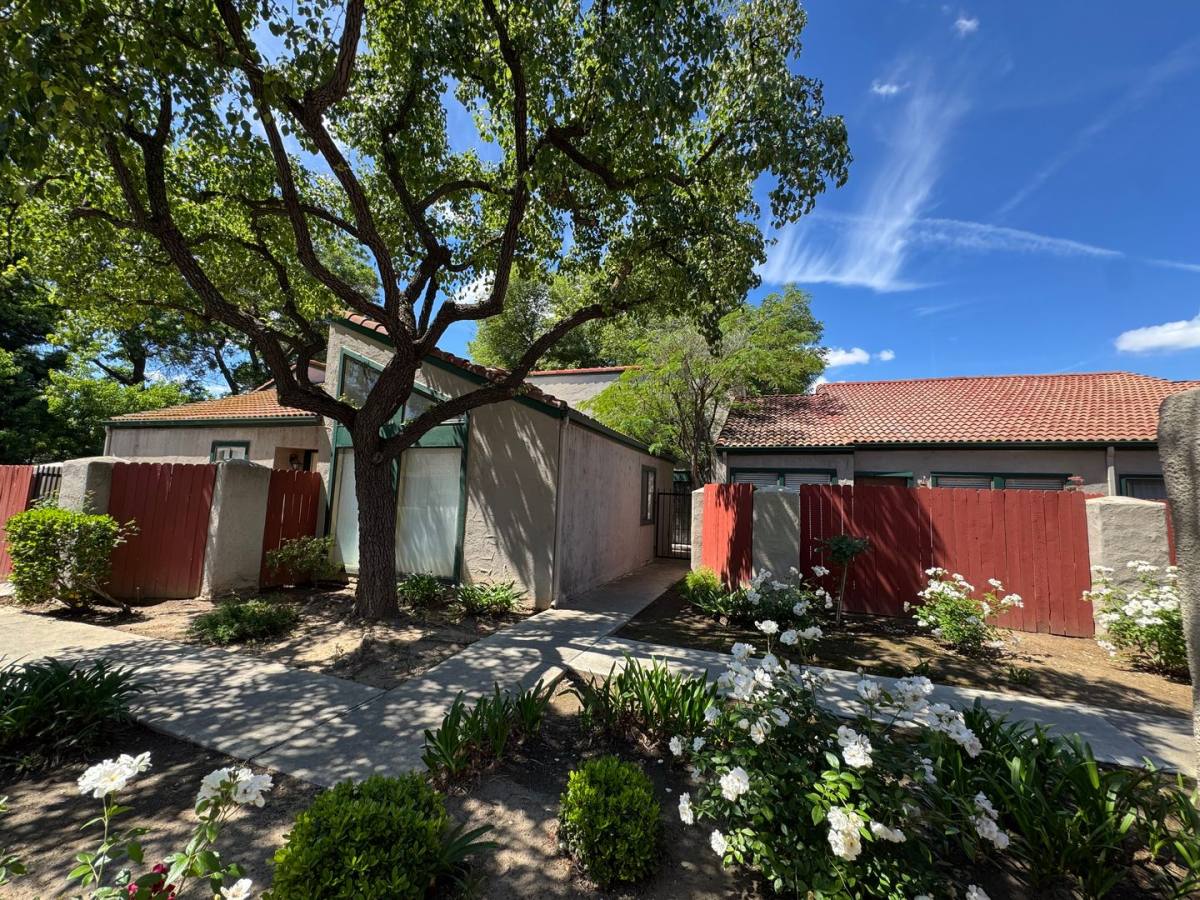 Condo for rent at 5965 E Shields Ave, Fresno, CA 93727