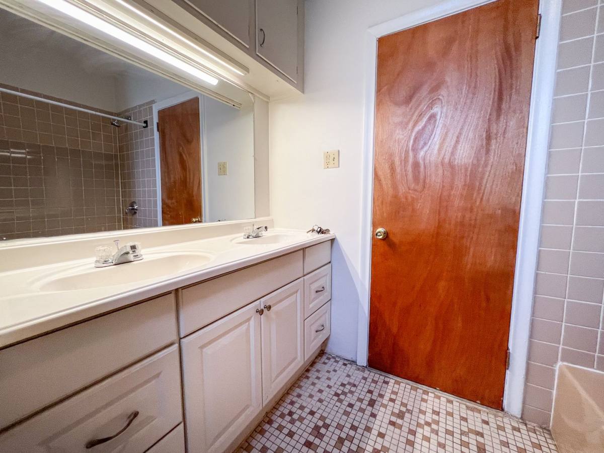 Apartment for rent at 10 Lincoln St, Hartford, CT 06106