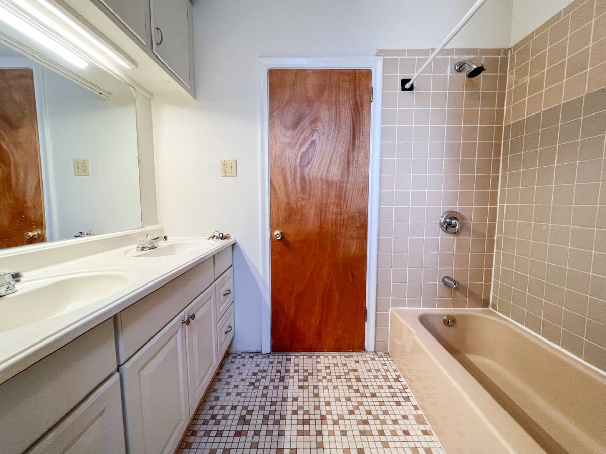 Apartment for rent at 10 Lincoln St, Hartford, CT 06106