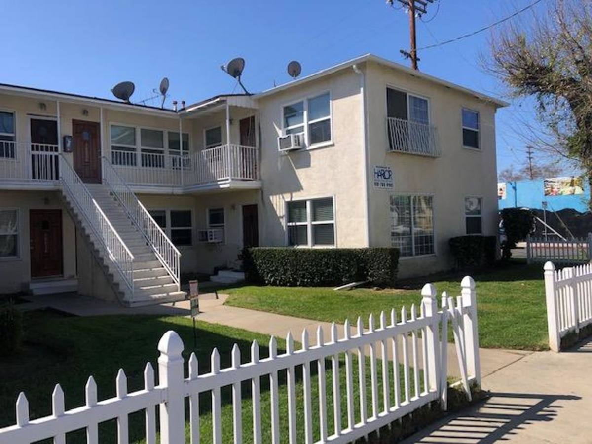 Apartment for rent at 14022 Burbank Blvd, Van Nuys, CA 91401