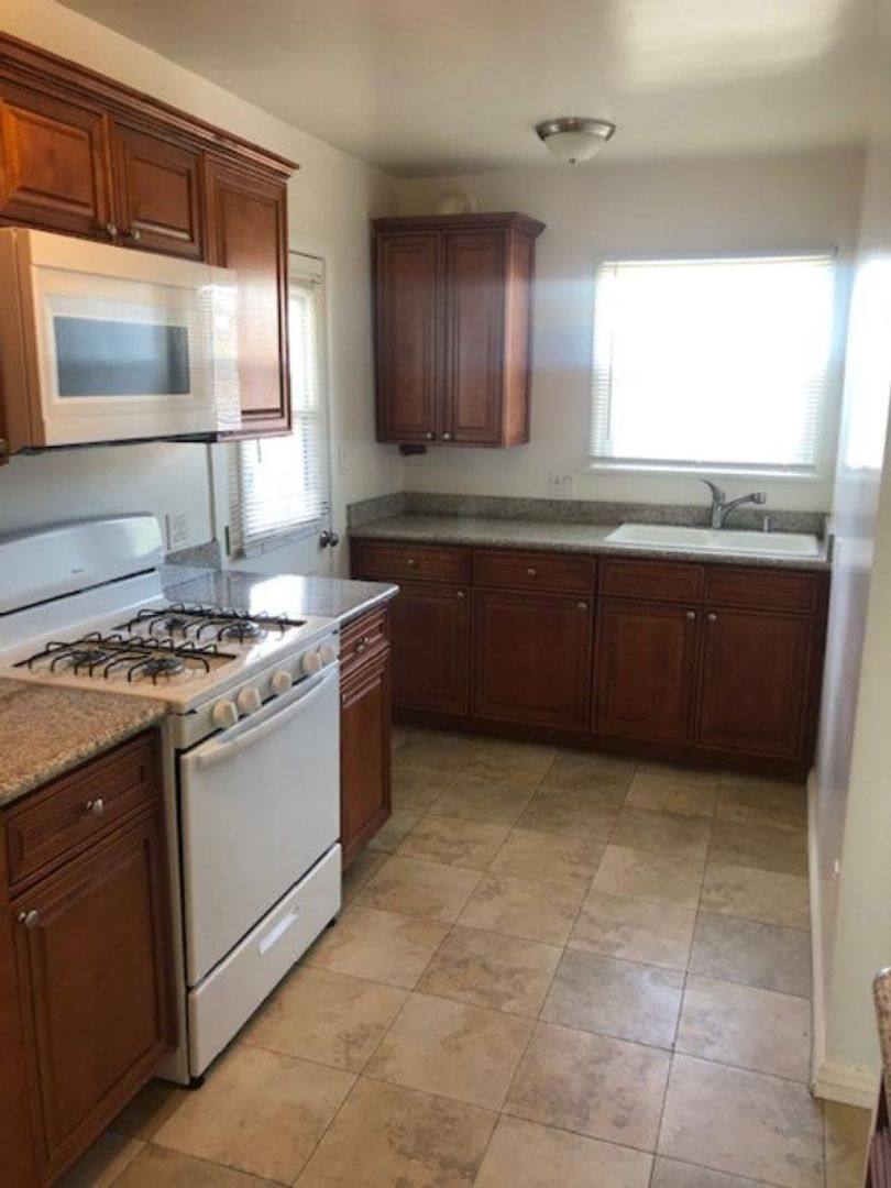 Apartment for rent at 14022 Burbank Blvd, Van Nuys, CA 91401