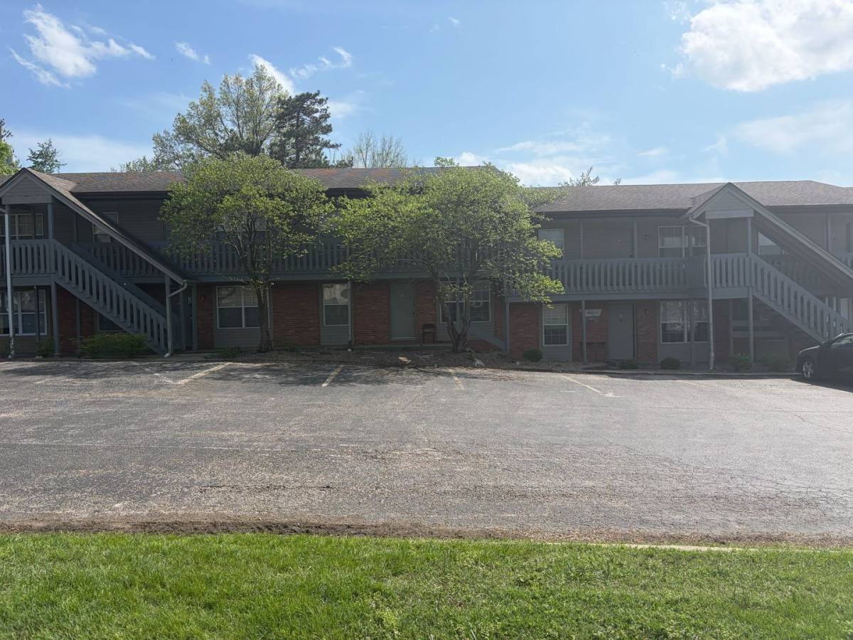Apartment for rent at 2404-2406-2408 Whitegate Dr, Columbia, MO 65202