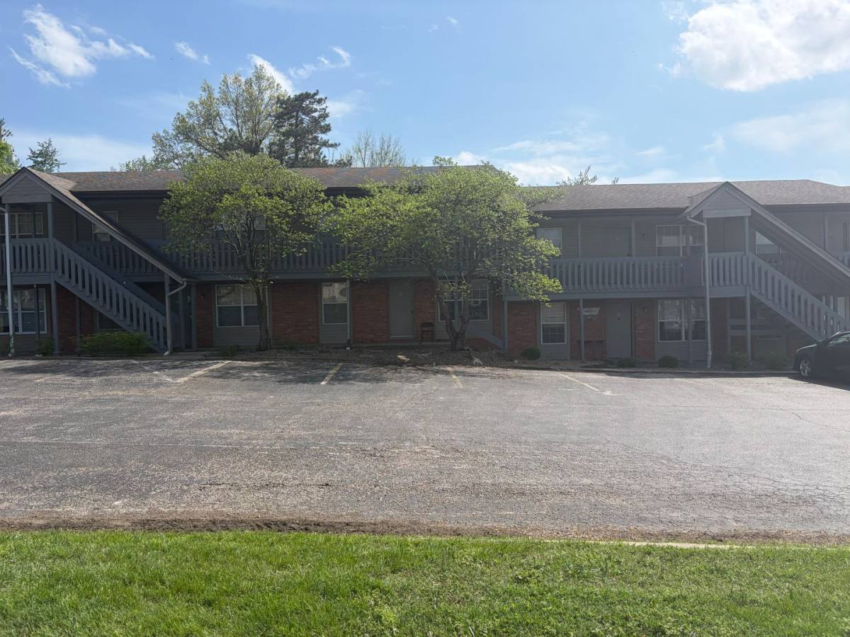 Apartment for rent at 2404-2406-2408 Whitegate Dr, Columbia, MO 65202
