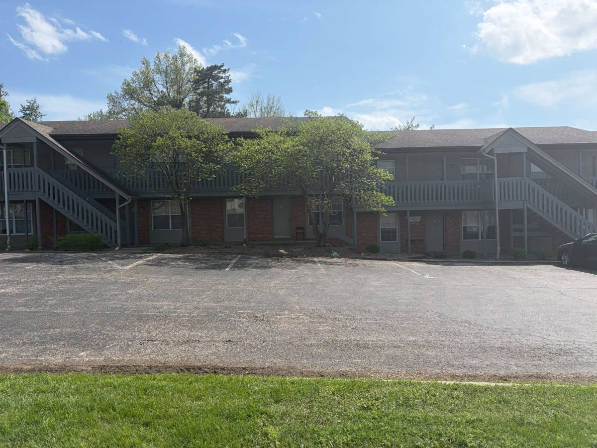 Apartment for rent at 2404-2406-2408 Whitegate Dr, Columbia, MO 65202