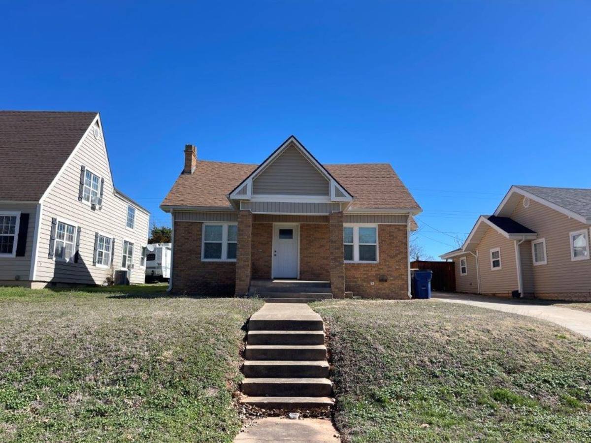 House for rent at 1409 S 17th St, Chickasha, OK 73018