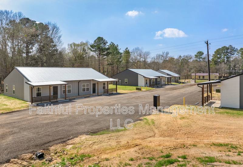 Apartment for rent at 10407 County Rd, Whitehouse, TX 75791