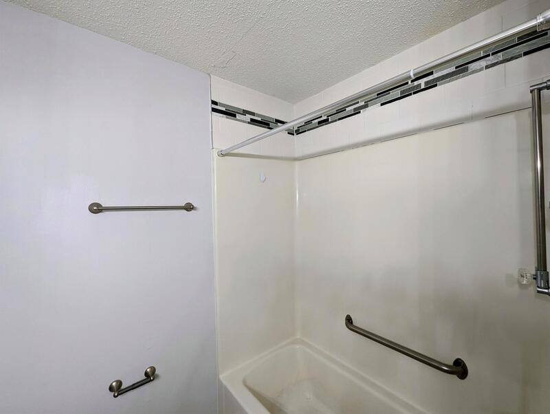 Apartment for rent at 408 E 15th St, Pella, IA 50219