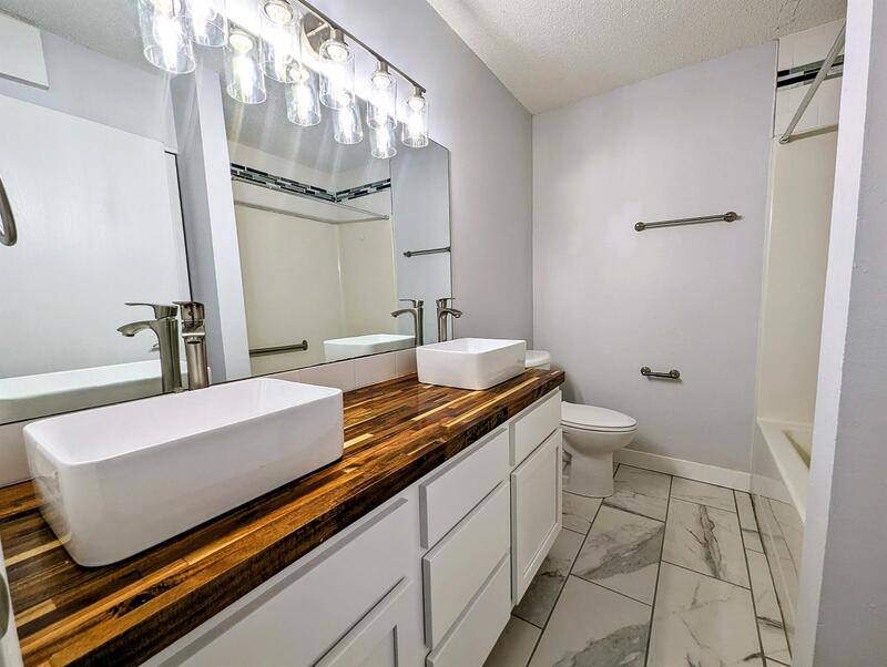 Apartment for rent at 408 E 15th St, Pella, IA 50219