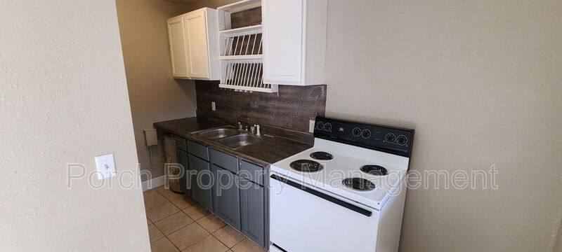Apartment for rent at 1 Ellis Dr #B, Pensacola, FL 32507