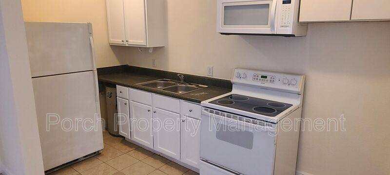 Apartment for rent at 1 Ellis Dr #B, Pensacola, FL 32507