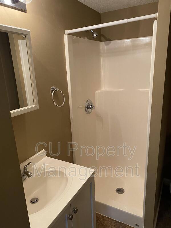 Apartment for rent at 709 W Church St #5, Champaign, IL 61821