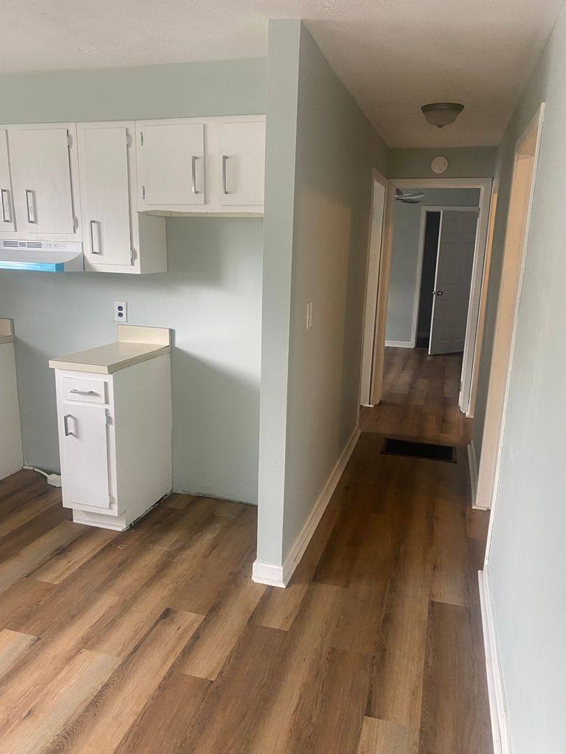 Apartment for rent at 933 Roosevelt Blvd, Eleanor, WV 25070