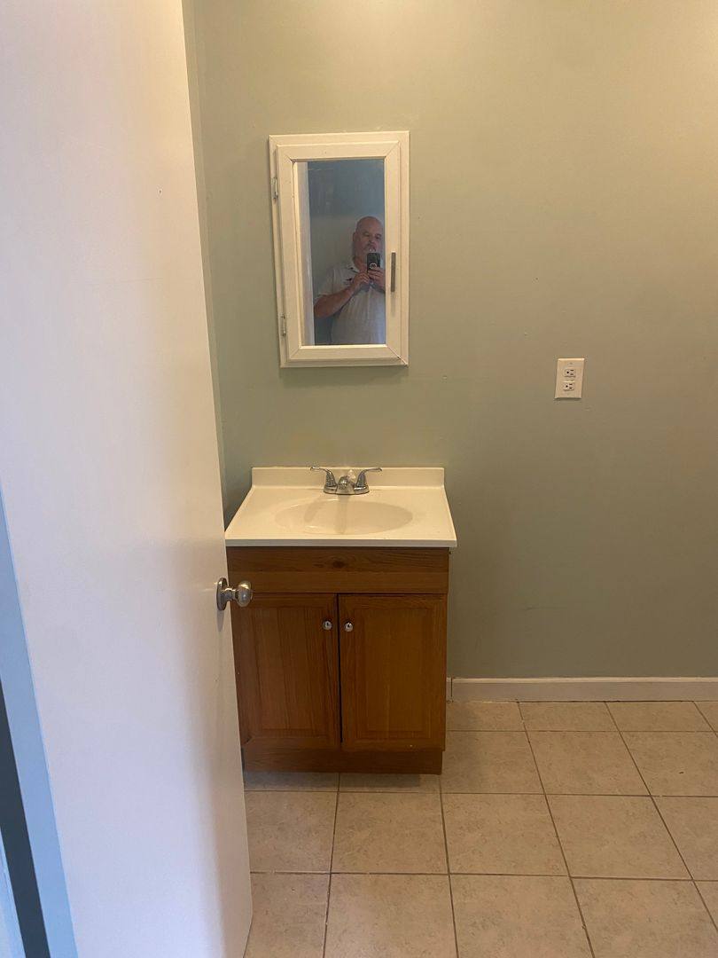 Apartment for rent at 933 Roosevelt Blvd, Eleanor, WV 25070
