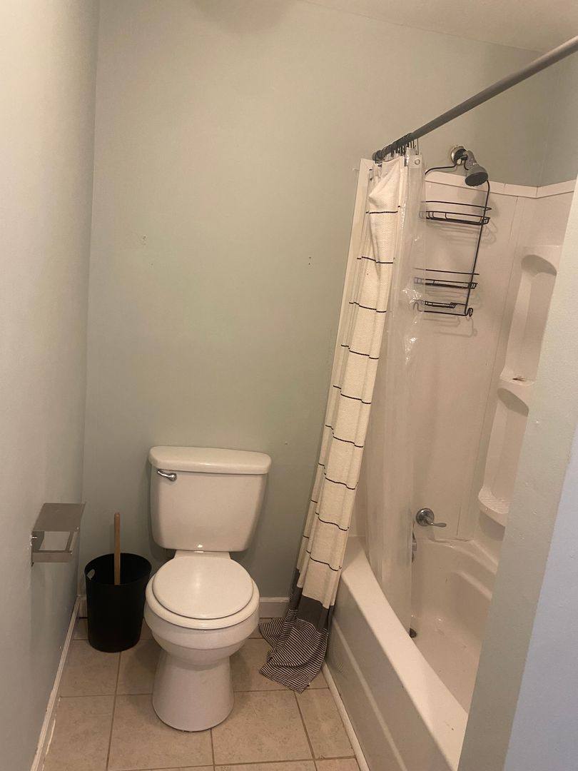 Apartment for rent at 933 Roosevelt Blvd, Eleanor, WV 25070