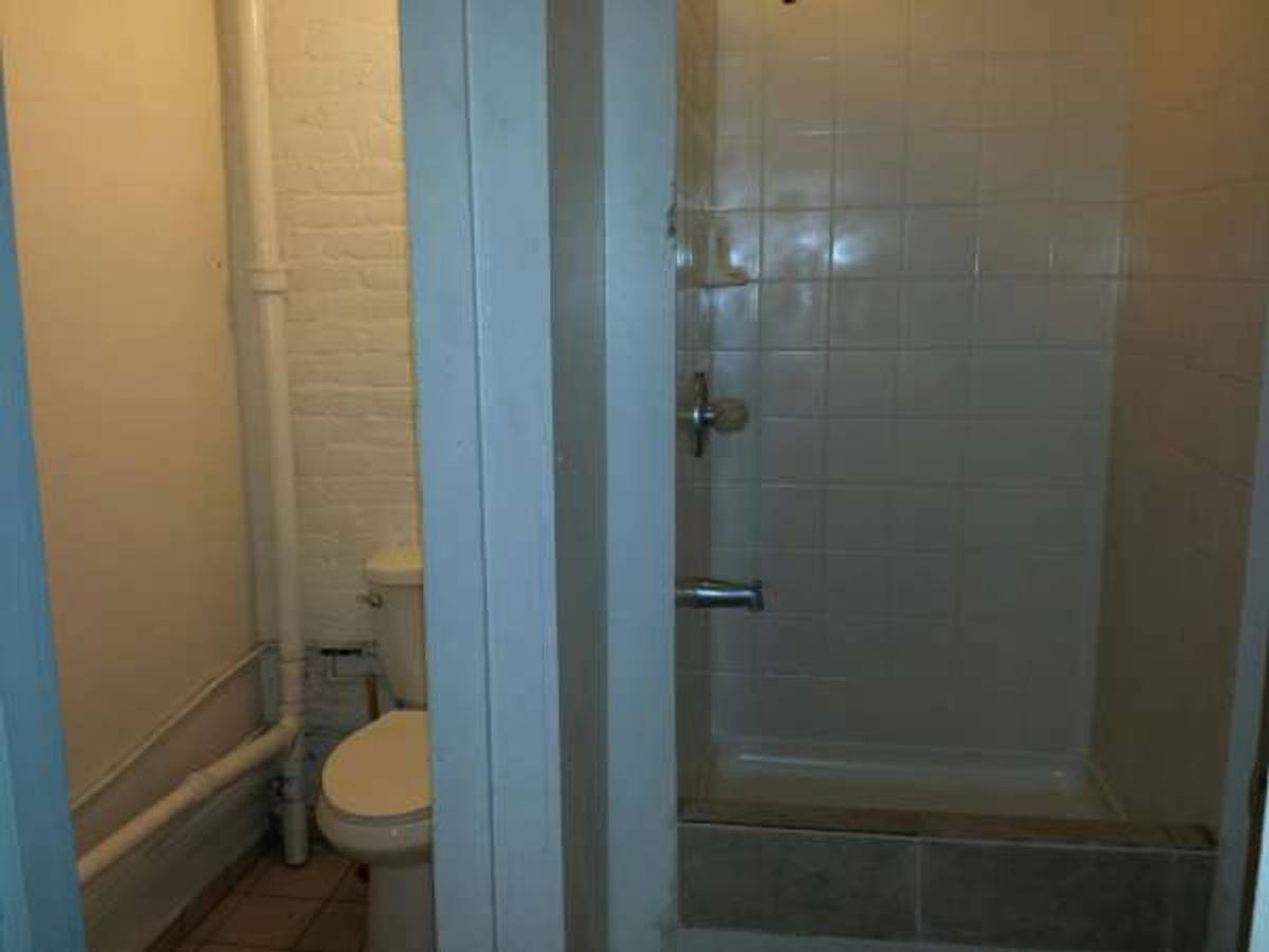 Apartment for rent at 1023 Maunakea St, Honolulu, HI 96817