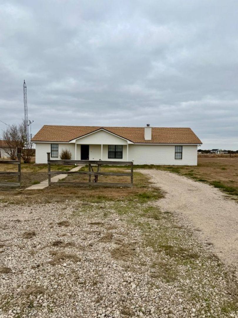 House for rent at 689 Birdie Lane, Lorena, TX 76655