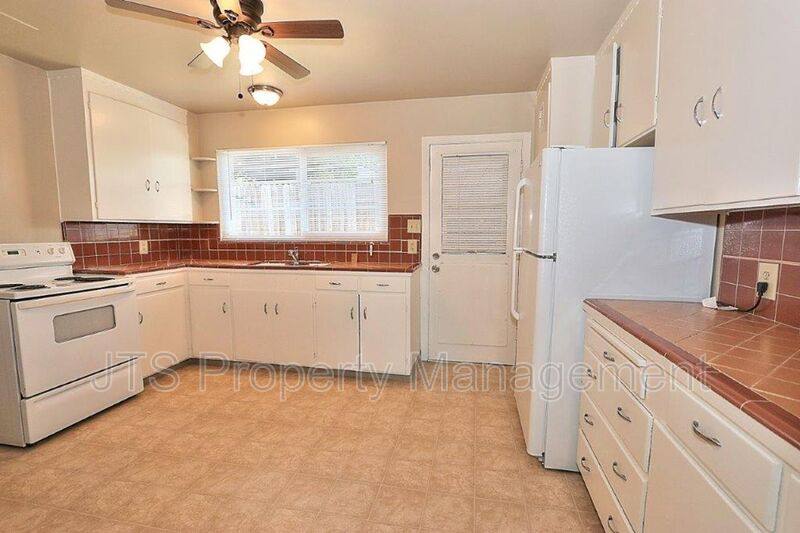 Apartment for rent at 4439 V St #1, Sacramento, CA 95817