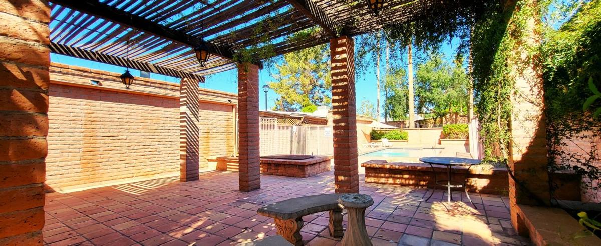 Townhouse for rent at 3056 N 32nd St, Phoenix, AZ 85018