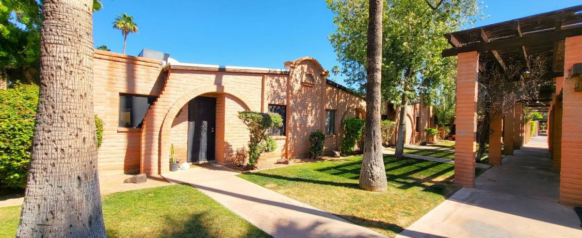 Townhouse for rent at 3056 N 32nd St, Phoenix, AZ 85018
