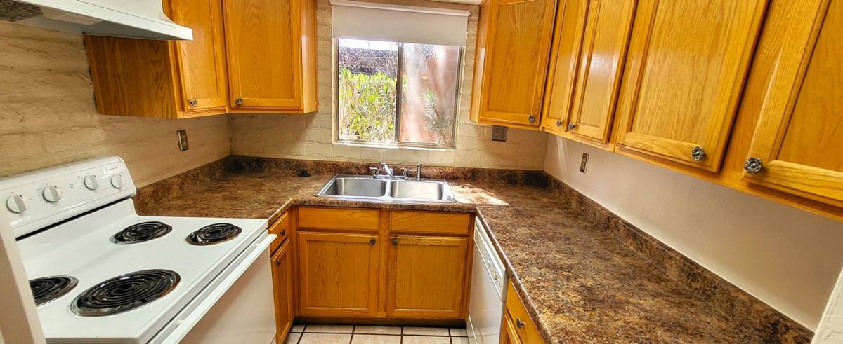 Townhouse for rent at 3056 N 32nd St, Phoenix, AZ 85018