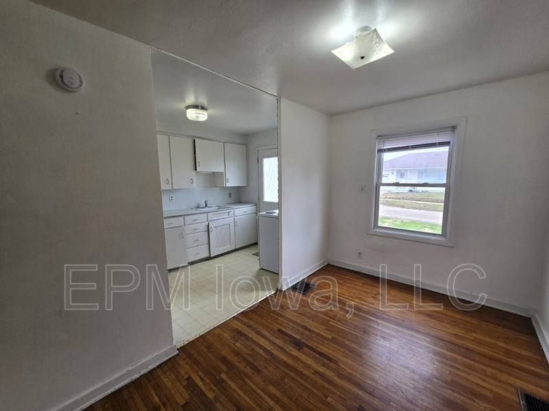 Apartment for rent at 269 Madison St, Waterloo, IA 50703