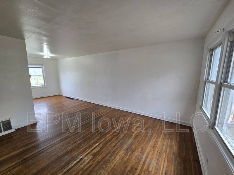 Apartment for rent at 269 Madison St, Waterloo, IA 50703