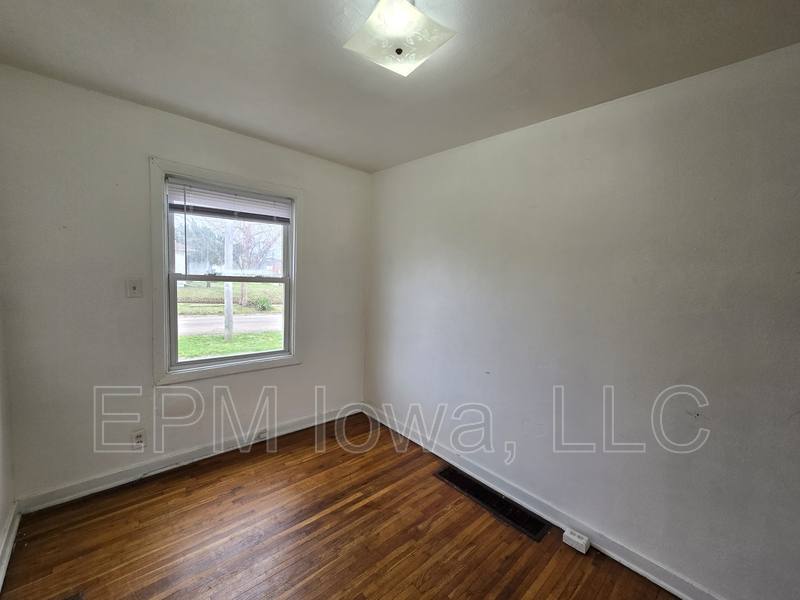 Apartment for rent at 269 Madison St, Waterloo, IA 50703