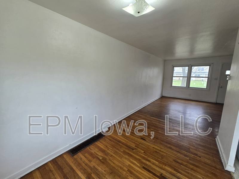 Apartment for rent at 269 Madison St, Waterloo, IA 50703
