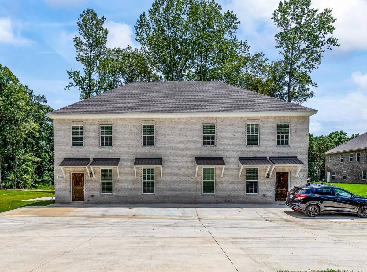 Townhouse for rent at 816 818 Shell Toomer Parkway, Auburn, AL 36830