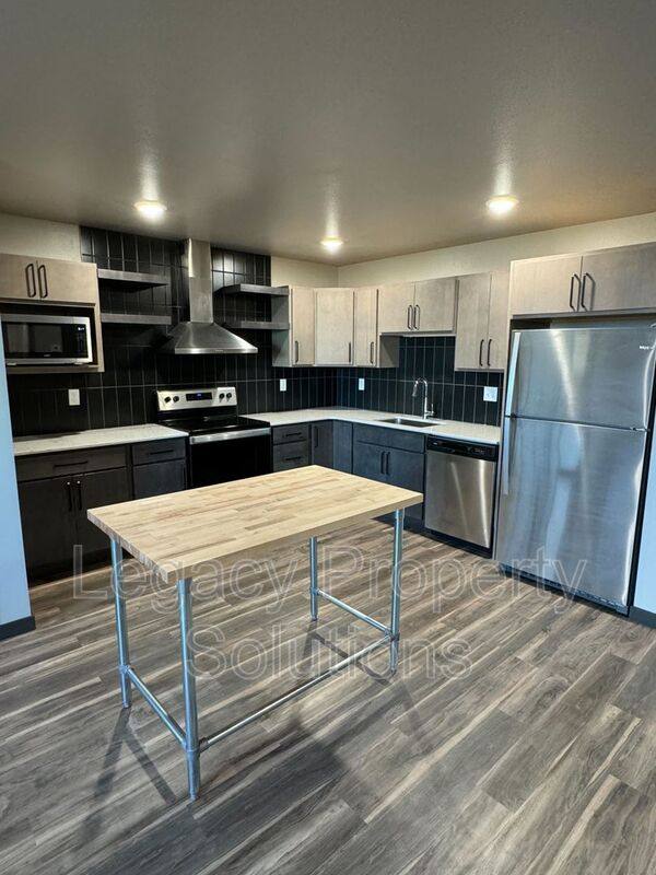 Apartment for rent at 220 E Greenfield Lane #B-204, Bismarck, ND 58503