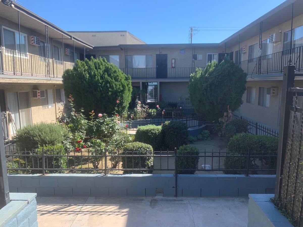 Apartment for rent at 650 Glenoaks Blvd, San Fernando, CA 91340