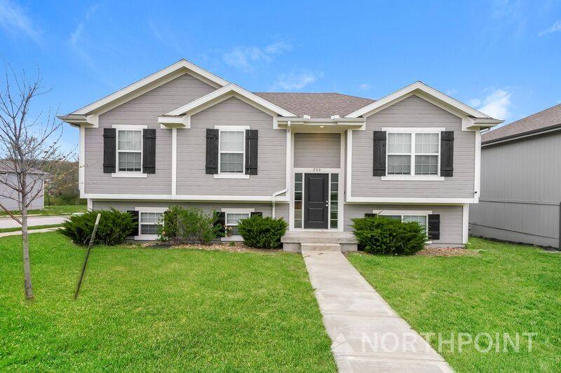 House for rent at 200 Ramblewood Dr, Raymore, MO 64083