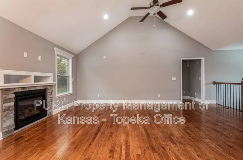 House for rent at 4766 Lakecrest Dr, Shawnee, KS 66218